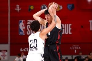  季孟年：教练组应该挺满意杨瀚森的表现 三分是小杨立足NBA的关键