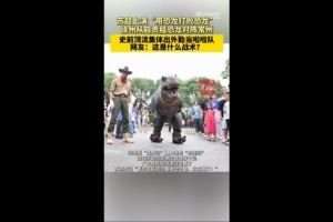 对阵常州队!徐州队从自贡租恐龙组成啦啦队,网友:这是什么战术