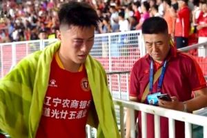  赵健博进行了鼻骨复位手术，需要等半个月后再进行复查