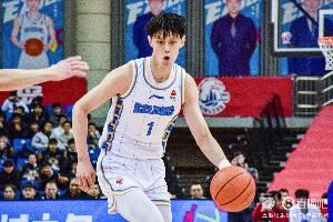 媒体人:北京没任何理由不给曾凡博澄清信 且篮协支持球员留洋